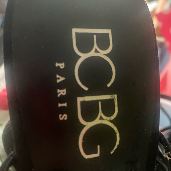 Black satin sandals with t-strap and high spiked heel. 10 - Picture 5 of 8